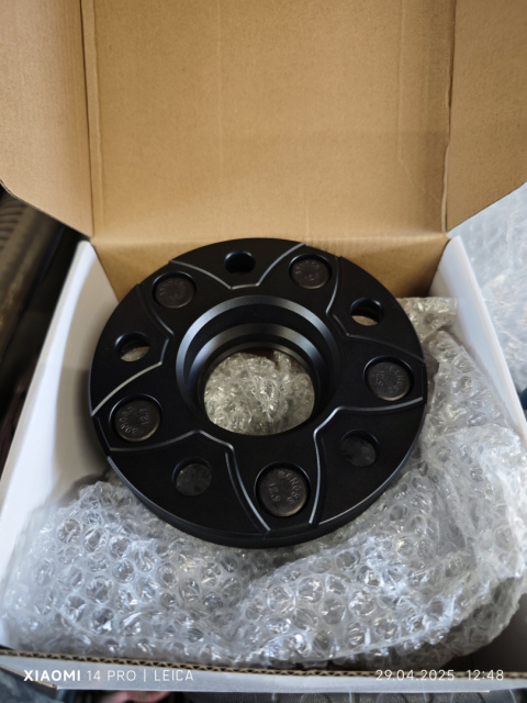 Dystans koła PCD: 5x114.3 T: 25.0 mm (2 szt.) Dystans koła PCD: 5x114.3 T: 25.0 mm (2 szt.)